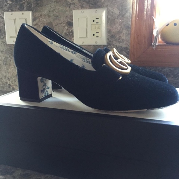 *SOLD* NIB Women's velvet Mid-Heel Pumps
Size 8.5 - Picture 6 of 8
